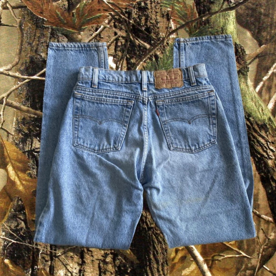 LEVI’S MID RISE MOM JEANS 28x30