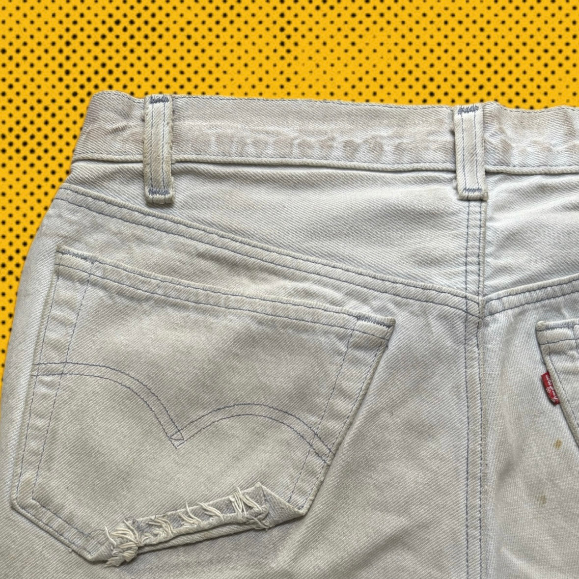 DISTRESSED LEVI’S CREAM WHITE 31x28